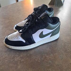 Jordan's size 5.5 youth equal to woman's 7.